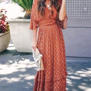 Maxi Dress with tiered skirt detail and flowy slee
